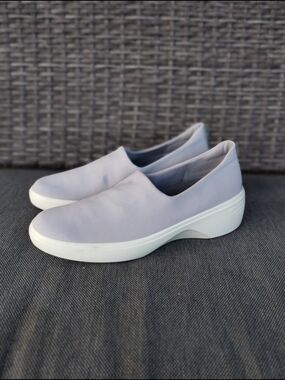 ECCO Slip-On Sneakers White Minimalist Comfort Shoes Women’s EU 39 (US 8–8.5)